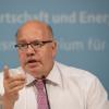 Bundeswirtschaftsminister Peter Altmaier hat sich irritiert gezeigt über die Unterstützung von Bundestagspräsident Wolfgang Schäuble für Friedrich Merz als neuen CDU-Chef.