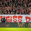 Ein Banner der Union-Fans auf der Waldseite zeigt den Schriftzug: "Scheiß DFL!".