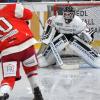 Königsbrunns Goalie Nico Hetzel (rechts) machte gegen den EHC Klostersee ein ganz starkes Spiel. 