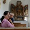 Miriam Fischer ist Mesnerin in der Kapelle von Bieselbach mit dem berühmten Altar von Daniel Mauch. Ihr Sohn Joshua wurde dort getauft. 