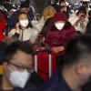 Wer durch Asien reist, sieht immer wieder Menschen, die einen Mundschutz tragen. Nun, da eine rätselhafte Lungenkrankheit grassiert, geht zumindest in Chinas Hauptstadt Peking gefühlt sogar jeder zweite Passant nicht mehr ohne einen solchen Schutz auf die Straße.