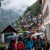 Asiaten lieben Hallstatt. Der Ort ist für viele ein Punkt auf ihrer Europa-Tour. 