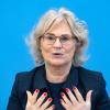 Christine Lambrecht (SPD) war als Verteidigungsministerin immer wieder einiger Kritik ausgesetzt. Nun legt sie ihr Amt nieder. Ein Nachfolger steht noch nicht fest.