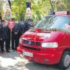 Während eines kleinen Festaktes, an dem auch zahlreiche Bürger sowie Abordnungen befreundeter Wehren teilnahmen, segnete Kaplan de Lima das neue Mannschaftsfahrzeug der Wiedergeltinger Feuerwehr. 