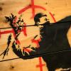 Banksy ist für Werke wie "Flower thrower" bekannt.