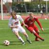 Ob Maximilian Lutz (Mitte) beim letzten Heimspiel des SV Mering in dieser Saison mit von der Partie sein kann, ist noch mehr als fraglich. Der Mittelfeldspieler hatte sich in Garmisch verletzt und konnte nur eingeschränkt trainieren.  	 	