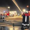 Eine Feuerwehrübung fand bei Bausch Decor in Pfaffenhofen statt. Die Feuerwehren hatten die angenommene Notlage schnell im Griff.