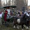 Bei der Waldweihnacht in Scheuring kommt der Nikolaus mit einer Kutsche. Das Foto stammt aus dem Jahr 2015.