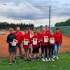 Die Teilnehmer der U15-Mannschaftsmeisterschaft des TC Frauenstetten und TSV Unterthürheim mit ihren Pokalen. Hinten von links: Jugendleiter Frank Greiner, Jonas Mayershofer, Niklas Enkelmann, Lukas Bantel und stellvertretende Jugendleiterin Birgit Eser. Vorne von links: Jonas Mielke, Philipp Greiner, Vereinsmeister Florian Eser, Amelie Hillenmeyer und Lilli Büchele.  	
