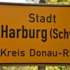 Ein ungeklärter Todesfall hat in Harburg für einen größeren Polizeieinsatz gesorgt.