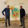 Rainer Röschke (rechts) präsentiert gemeinsam mit Gerhard Stiglmair einen kleinen Teil seiner Kunstwerke im Rathausfletz. 