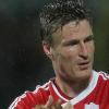 Abwehrspieler Robert Huth muss weiter im Krankenhaus untersucht werden. Wie sein Verein Stoke City am Mittwoch mitteilte, ist der 27-Jährige vermutlich an Meningitis erkrankt.