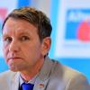 Thüringens AfD-Chef Björn Höcke hält, was er verspricht: «Deftige Hiebe auf den politischen Gegner».