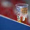 Alkoholkonsum gehört für viele Fußballfans im Stadion dazu. Eberhard Gienger, der sportpolitische Sprecher der Unioin im Bundestag, sieht ein Alkoholverbot aber als Lösung für die Zukunft.
