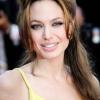 Die erste allerdings, die sich 2004 über die Auszeichnung freuen durfte, war Angelina Jolie. 