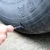Am Samstagnachmittag wurde in Burgau ein Reifen eines im Felberweg abgestellten Autos zerstochen.