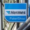 Hermes wird auch 2019 die Preise für Paketzustellung erhöhen. Vor allem die Zustellung an der Haustür soll ähnlich wie im Frühjahr 2018 steigen. Konkurrent DPD kündigte ebenfalls höhere Preise für 2019 an.