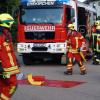 Aufbau des Bereitstellungsplatzes und Erstellen der Verkehrsabsicherung: Der Gruppenführer erkundet die Lage, überwacht den Einsatz und gibt weiter Anweisungen.