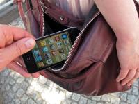Einer 27-Jährigen ist auf der Mess‘ das Handy aus der Handtasche gestohlen worden.