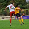 Gegen Haunsheim (mit Robin Hördegen, rechts) musste der FC Mertingen (mit Markus Link) eine herbe 3:7-Klatsche hinnehmen. 	