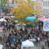 Die Fußgängerzone war am 3. Oktober belebter als an manchen Samstagen im Jahr. Der Stadtmarketingverein IN-City möchte den Sonderverkaufstag deshalb als feste Einrichtung haben. 	