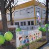 Grüne Luftballons schmückten bei der Einweihungsfeier den Kinderhort an der Meringer Ambérieustraße mit den Containermodulen.
 
