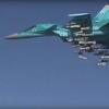 Eine russische Suchoi Su-34 wirft über Syrien ihre Bombenlast ab.