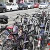 Ein Bild aus der Karolinenstraße: Fahrradständer gibt es in der Stadt zu wenige – der ADFC fordert daher Maßnahmen der Stadt. 