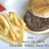 So frisch sahen Pommes und Hamburger am ersten Tag des "Happy Meal Project" aus. Sally Davies hatte sie im nächst gelegenen Fast Food-Restaurant gekauft.