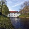 1921 ging das Kraftwerk am Wertachkanal in Betrieb. Es gibt noch Generatoren von damals. Zwei Zwillingsturbinen produzierten dort einst Strom für Augsburgs Straßenbahn. Dafür wurden 26,50 Kubikmeter Wasser benötigt – pro Sekunde.
