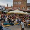 Bei gutem Wetter, Musik und deftigem Essen lässt es sich super aushalten am Stadtmarkt, wie vergangenes Jahr beim Sommerfest. Am Wochenende ist dazu beim Maifest wieder Gelegenheit.