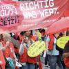 Die Erzieherinnen und Erzieher wollten ihren Forderungen mit einer demo auf dem Rathausplatz Nachdruck verleihen. 