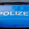 Die Polizei sucht nach einer Unfallflucht in Weilheim Zeugen.