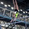 Am Stufenbarren erreichte Janine Berger das Finale der Universiade. Unser Foto zeigt sie bei ihrer Barrenübung. 	