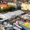 Das Schaller Zelt lockt Besucherinnen und Besucher des Osterplärrers 2023 in den Norden des Augsburger Plärrergeländes.