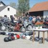 Vor Beginn des Korsos segnete Pfarrer Kurt Gottwald die Motorräder der Teilnehmer.