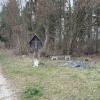 Aus diesem Feldkreuz südlich von Hechendorf wurde die Jesusfigur gestohlen. Die Polizei sucht Zeugen.