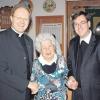 Glückwünsche zum 90. Geburtstag überbrachte Emersackers Bürgermeister Michael Müller (rechts) der Jubilarin Agathe Gumpp.  