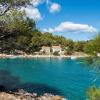 Schroffe Felsen, klares Wasser: Kroatien zieht zahlreiche Touristinnen und Touristen an – und kämpft mit den Folgen. 