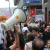 Rund 500 Menschen haben in Ulm gegen den Führungsstil des türkischen Premierministers Erdogan demonstriert.  

