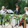 Hatten beim Barockpicknick am Sonntag ihr Debüt: (von links) Rebecca Glück, Benedikt Höss (Violine) und Jonas Glück (Violoncello). 	