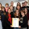 Dank des Engagements der „TuWas!“-Arbeitsgemeinschaft wurde das Lessing-Gymnasium in Neu-Ulm als „Fairtrade-Schule“ ausgezeichnet. 