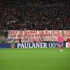Bayern-Fans hingen ein Schmäh-Plakat gegen Union-Präsident Dirk Zingler auf.