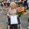 Die 103-jährige Gertrud Sperlich sprach den Schaustellern in München Mut zu. Sie wurde vor Ort zum BLV-Ehrenmitglied ernannt.