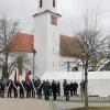 Auf dem Kirchplatz war ein Zelt aufgebaut, die Fahne auf halbmast. Die Menschen wollten Johannes Böse die letzte Ehre erweisen.