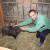 Das asiatische Hängebauchschwein Bubi ist jetzt in Possenried auf dem Gnadenhof. Das Tier war am Dienstag in Deisenhofen bei Höchstädt entlaufen und wurde von der Polizei sichergestellt. Der Besitzer hat sich bis jetzt noch nicht gemeldet.