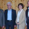 Auf den langjährigen TVG-Vorsitzenden und neuen Ehrenvorsitzenden Rudi Kaufmann (links) folgt beim TVG das Führungs-Trio mit Erwin Hegele (Zweiter von links), Alexandra Seifried und Georg Bamberger. 	 	