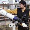 Stefan Grießinger aus Kaufering ist leidenschaftlicher Hobbyastronom. Am Freitag wird er auf dem Landsberger Flößerplatz verschiedene Teleskope und Live-Bild-Projektoren aufstellen, damit Interessierte sich die Sonnenfinsternis anschauen können. 