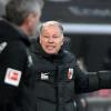 19.01.2019, Bayern, Augsburg: Fußball: Bundesliga, FC Augsburg - Fortuna Düsseldorf, 18. Spieltag in der WWK-Arena. Sportdirektor Stefan Reuter Augsburg,r gestikuliert. Foto: Stefan Puchner/dpa - WICHTIGER HINWEIS: Gemäß den Vorgaben der DFL Deutsche Fußball Liga bzw. des DFB Deutscher Fußball-Bund ist es untersagt, in dem Stadion und/oder vom Spiel angefertigte Fotoaufnahmen in Form von Sequenzbildern und/oder videoähnlichen Fotostrecken zu verwerten bzw. verwerten zu lassen. +++ dpa-Bildfunk +++