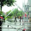 Die Steinheimer Feuerwehr übte im Rahmen der Brandschutzwoche einen Brand in der Grundschule und rettete vier "Verletzte". Foto: Jung